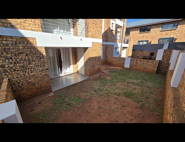 2 BEDROOM SECTIONAL TITLE FOR SALE IN NORTON SMALL FARMS